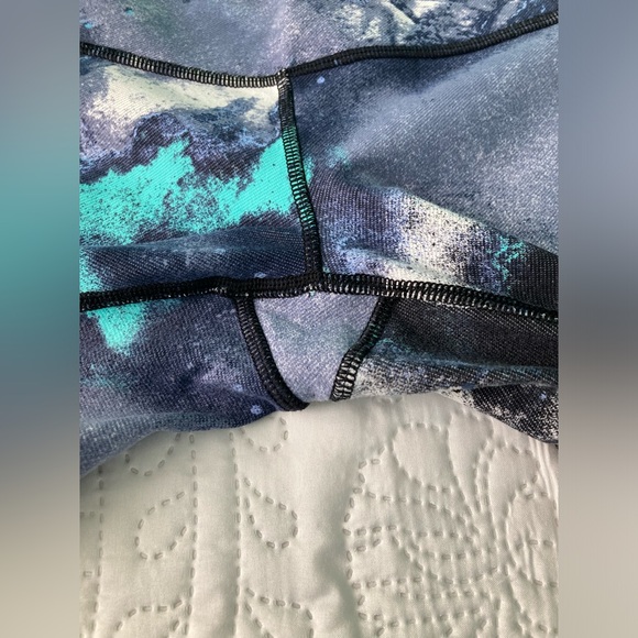 Lululemon Excellent crop leggings capri 
Luon Milky Way Size 4 - Picture 5 of 6